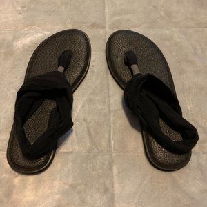 Size 8 Black Sanuk Yoga Flip Flops